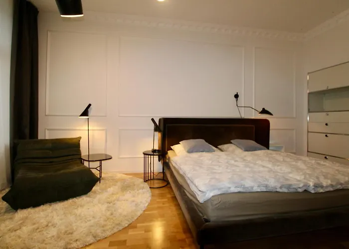 Zentrales Hochwertiges Gruenderzeit-Apartment Thomasius