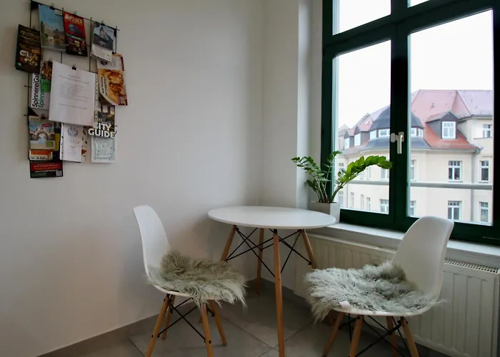 Zentrales Hochwertiges Gruenderzeit-Apartment Thomasius