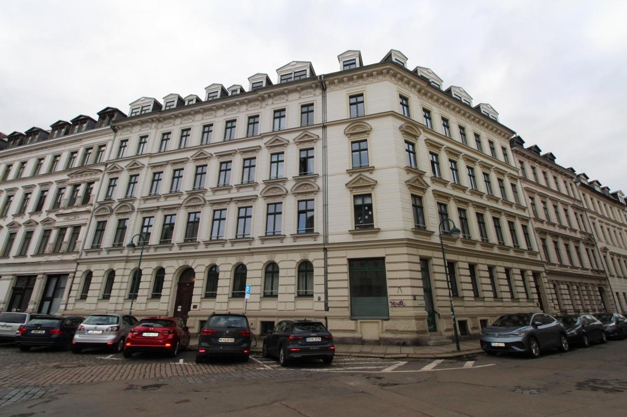 Zentrales Hochwertiges Gruenderzeit-apartment Thomasius